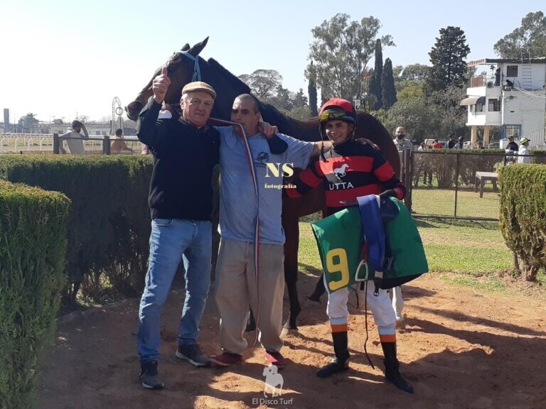 La Robledo guapeó en la recta